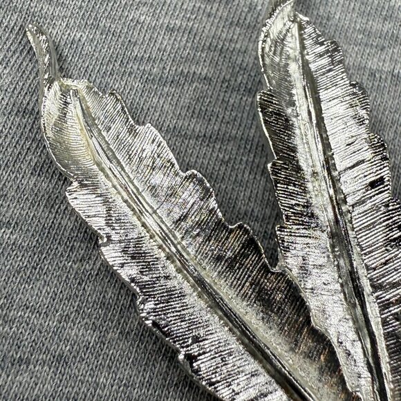Silver-Tone Leaf Pin Brooch With Dual Feather Design Vintage Pin Jewelry - Picture 8 of 13